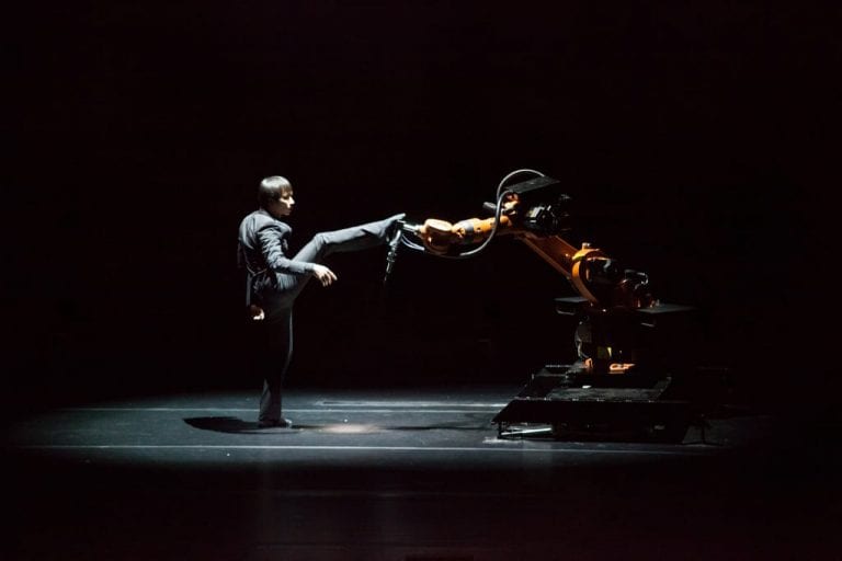 Preview: Taiwanese dance star Huang Yi finds his perfect partner in KUKA … an industrial robot