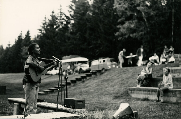 The life of an unsung folk music activist documented in ‘Singing for Justice’