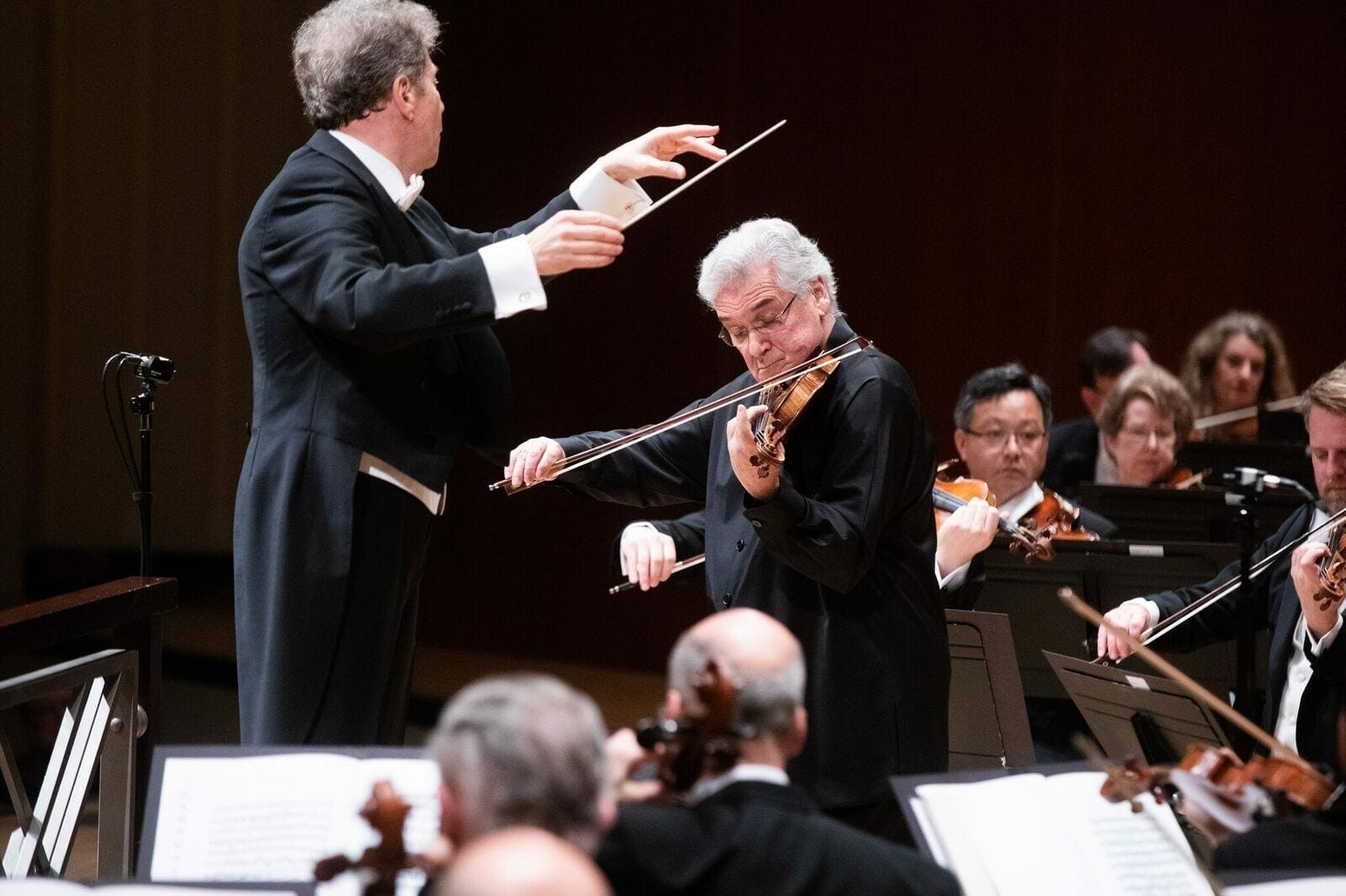 Guest conductor Yoel Levi and violinist Pinchas Zukerman with the Atlanta Symphony Orchestra.